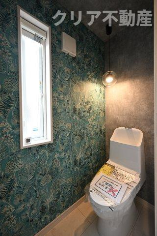 シャワー＆暖房便座付きのトイレです！
