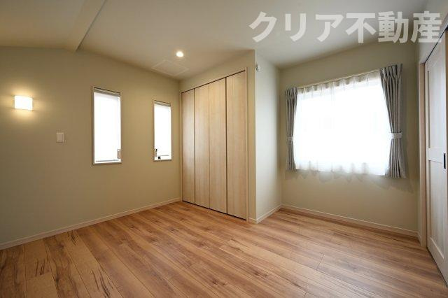 2面採光の洋室は日当たりがよくあったか♪