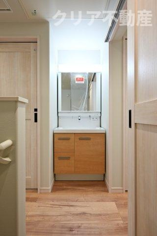 2階にも洗面台やトイレがあるので忙しい朝も分けて使えます！