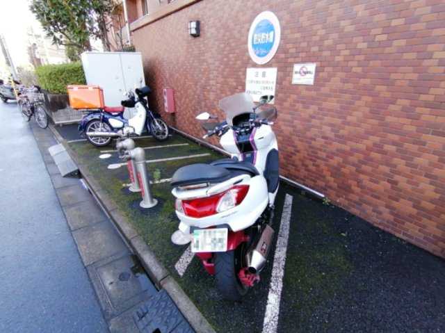 【バイク置き場】