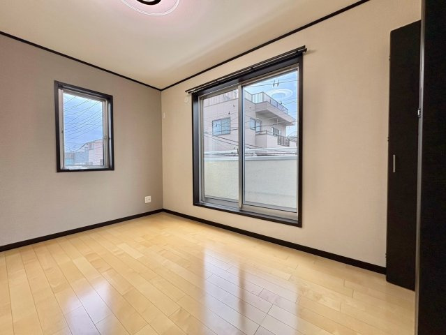 6帖　2面採光で開放感あるお部屋です