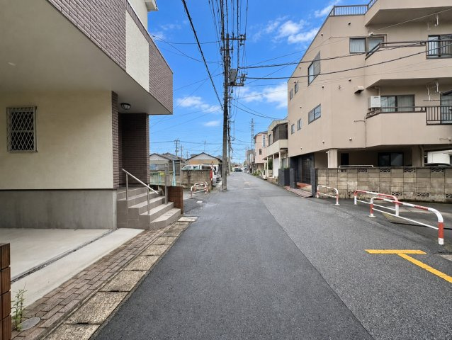 ■新規内装リフォーム済み　■オール電化住宅　■LDK16.4帖・対面式キッチン　■全居室収納！　■根岸小学校徒歩13分(1000ｍ)・里中学校徒歩12分(950ｍ)