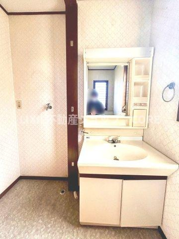 ゆとりの洗面スペースで朝の身支度も快適スムーズに。朝から気分良く通勤通学に向かえそうですね！