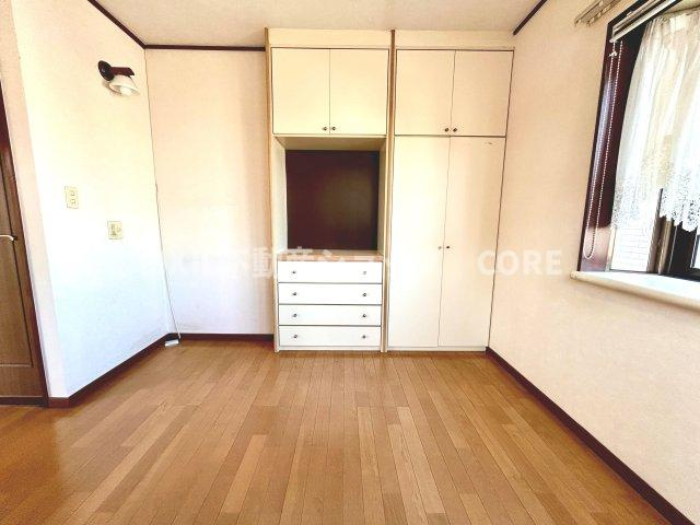 しっかりとした大きさのクローゼットを完備し、収納スペースも十分！