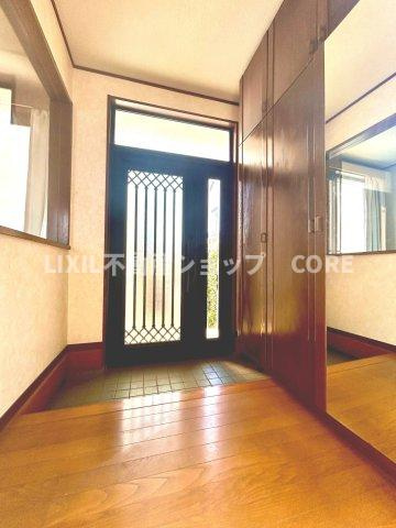 玄関ホールがスッキリ広々としていると帰る時も出ていく時も気持ちが良いものです！