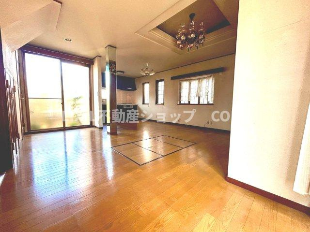 広々したリビングは家族だんらんの時間が自然と増えそうなこだわりの空間です。