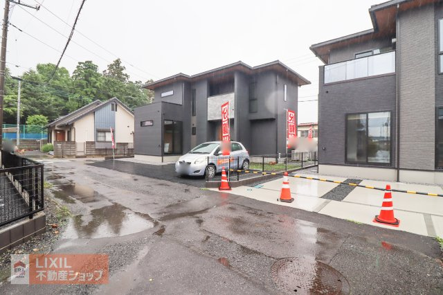 【前面道路】現地完成写真。道幅や駐車など、ご確認ください。