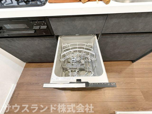 時短も節水もかなう食洗機付きで忙しい家事をサポート。食器洗いによる手荒れの心配もございません！