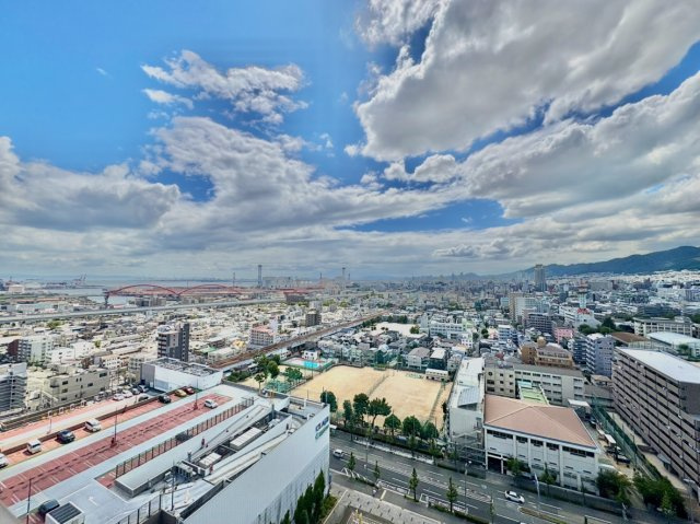 47階建17階部分です。　お部屋からの景色を是非実際にご覧くださいませ。　お問い合わせお待ちしております。