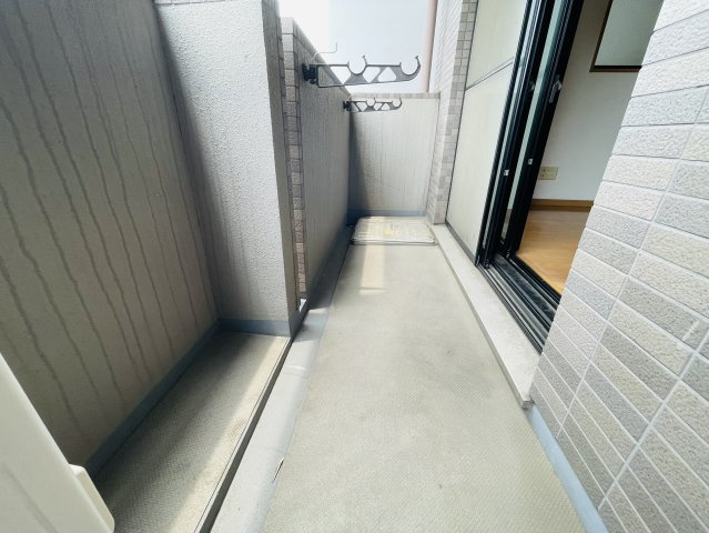広く日当たりの良いバルコニー
