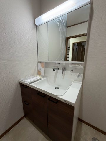 使いやすい形状の洗面台です