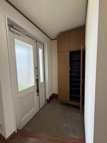 玄関横に収納があるので、片付いた玄関がキープできます