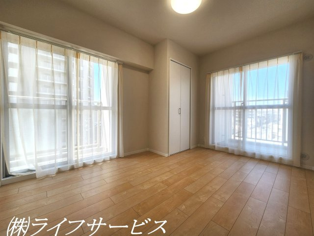 洋室5.6帖／洋室は全室陽当り良好の南向き＆クローゼット有！