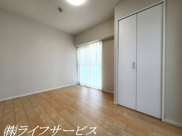 洋室5.6帖／洋室は全室陽当り良好の南向き＆クローゼット有！