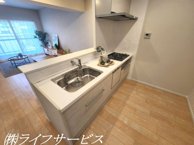 オープンカウンタータイプにつきお部屋がスッキリとして見えます！収納はスライド式収納！