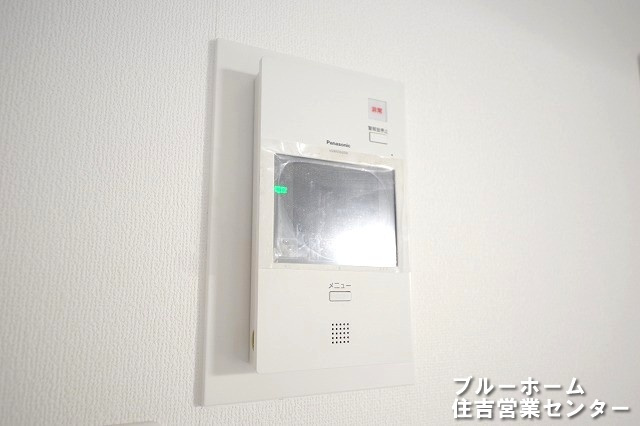 TVモニター付きのインターフォンで防犯面安心♪