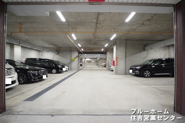屋内駐車場がございます！