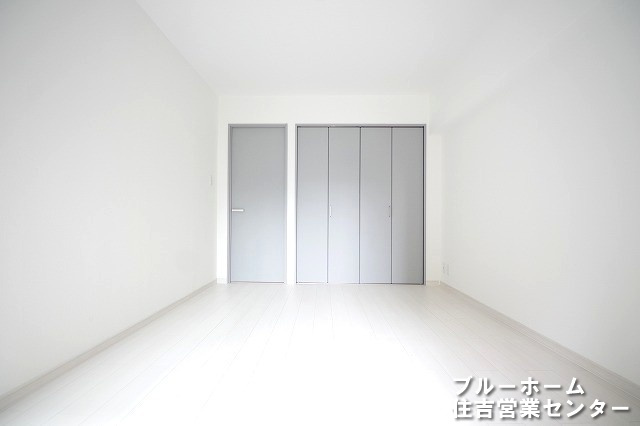 約6帖の洋室です！お部屋には収納や窓があります！