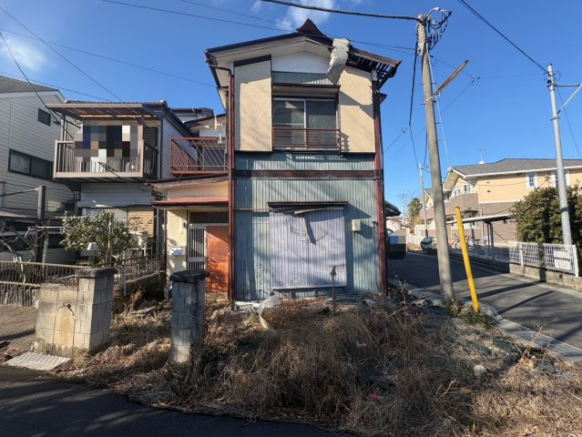 南東角地で陽当り良好！市街化調整区域ですが、どなたでも再建築可能です！当社無料の間取り作成も承ります！荻島小学校まで徒歩約4分(270ｍ)、お子様の通学に安心！お気軽にお問い合わせください！