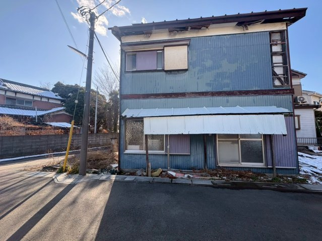南東角地で陽当り良好！市街化調整区域ですが、どなたでも再建築可能です！当社無料の間取り作成も承ります！荻島小学校まで徒歩約4分(270ｍ)、お子様の通学に安心！お気軽にお問い合わせください！