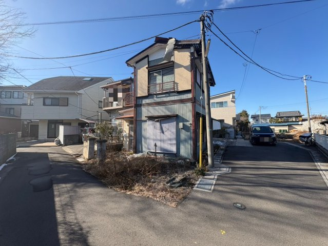 南東角地で陽当り良好！市街化調整区域ですが、どなたでも再建築可能です！当社無料の間取り作成も承ります！荻島小学校まで徒歩約4分(270ｍ)、お子様の通学に安心！お気軽にお問い合わせください！