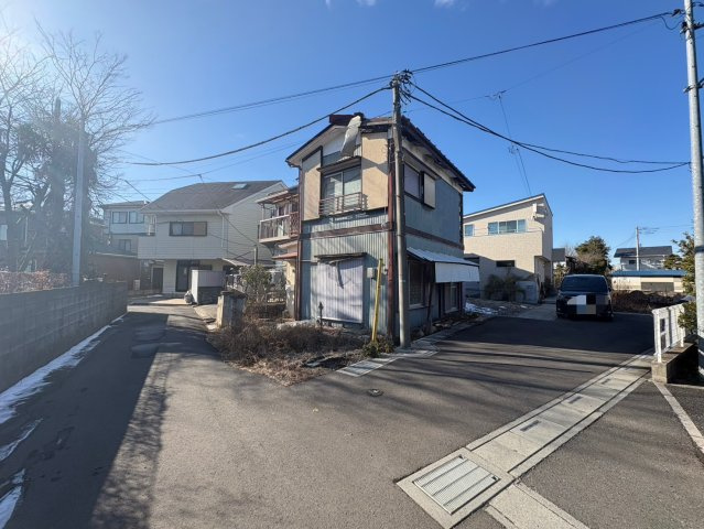 南東角地で陽当り良好！市街化調整区域ですが、どなたでも再建築可能です！当社無料の間取り作成も承ります！荻島小学校まで徒歩約4分(270ｍ)、お子様の通学に安心！お気軽にお問い合わせください！