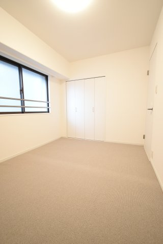 ゆったりした洋室です