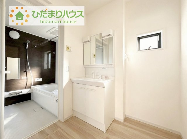 シンプルで使い勝手の良い独立洗面台！