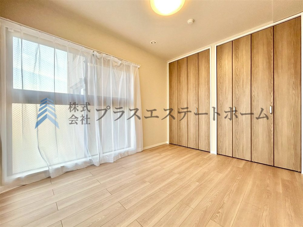 居室にはクローゼットを完備♪自由度の高い家具の配置が叶うシンプルな空間です♪