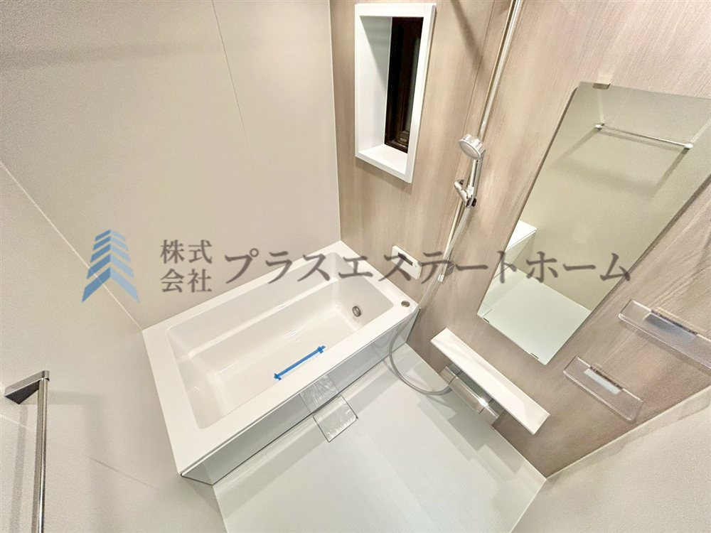 窓付きの浴室は採光、換気、開放感の向上などの多くのメリットがあります♪