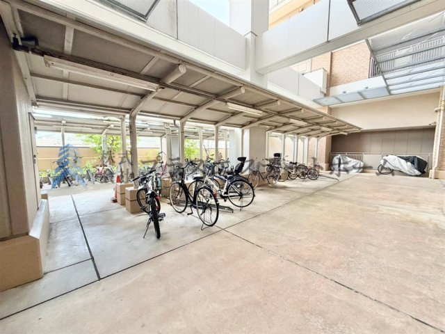 屋根付きが嬉しい自転車置き場♪