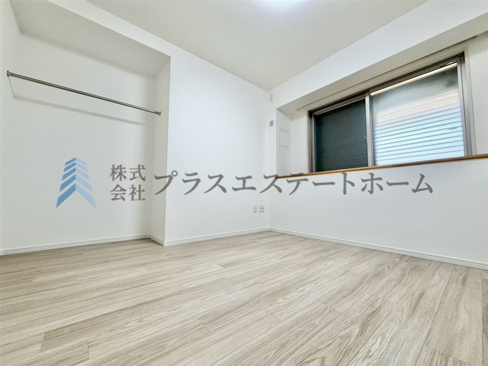 居室にはクローゼットを完備♪自由度の高い家具の配置が叶うシンプルな空間です♪