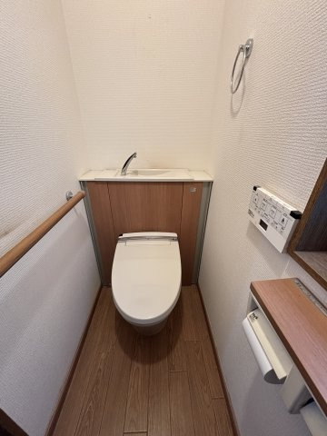 1F