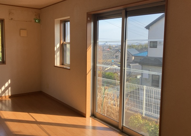 ダイニングにはダイニングテーブルセットなどを置くことが多く、間取りにおいて「D」と略記されますが、食事を作るときの作業場として使用したり、朝食を食べたりするときだけに使われるケースも少なくありません。