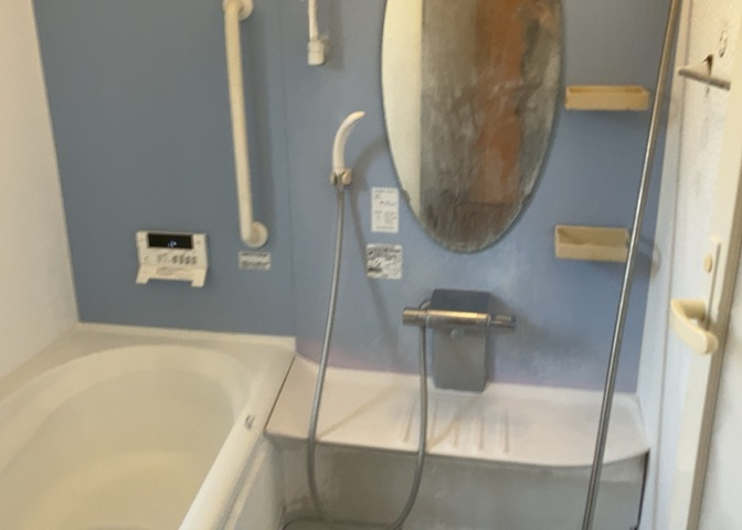 入浴時の快適さも大事なことですが、綺麗な状態を維持できなければ気持ちよく入浴できません。毎日の掃除が楽という点は大事なポイントになります！カビが生えにくく掃除がしやすい、壁や浴槽を選ぶといいでしょう。