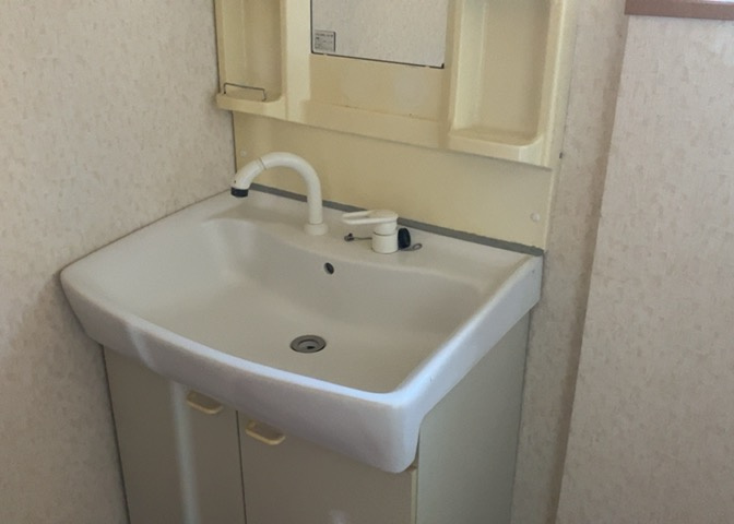 洗面化粧台では顔を洗ったり、身だしなみを整えることが本来の使い方ですが、用途によっては洗面化粧台に求められる機能が違ってくるため、ご自身や家族のライフスタイルに合ったものを選ぶことをおすすめ致します。