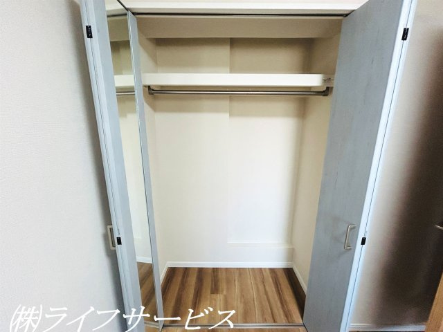 玄関側洋室4.5帖／クローゼット有