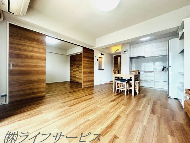 室内リフォーム履歴有！上層階南向きにつき陽当り通風眺望良好！4ＬＤＫ！収納も充実！（一部AIによる家具消し加工済）