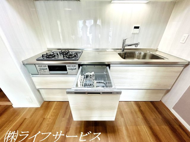 システムキッチン／食器洗浄乾燥機付、3口ガスコンロの機能的なキッチン♪