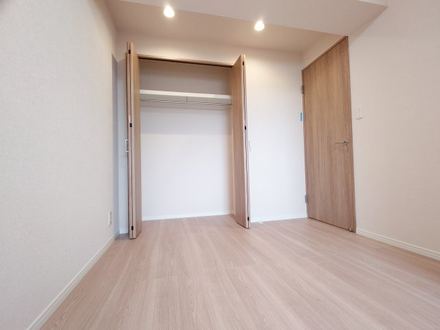 【新設】全洋室クローゼット設置！収納が豊富です♪