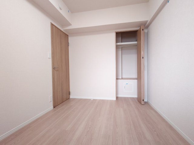 【新設】全洋室クローゼット設置！収納が豊富です♪