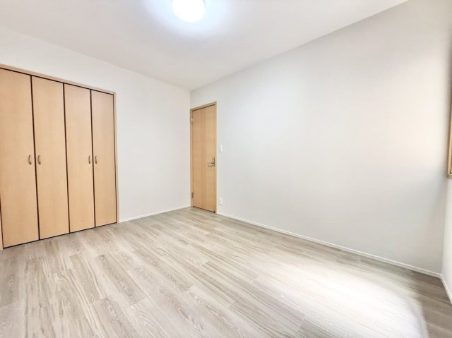 1階サービスルーム　約6.0帖　仕事部屋、衣装部屋、子供部屋等ライフスタイルに合わせて活用可能♪