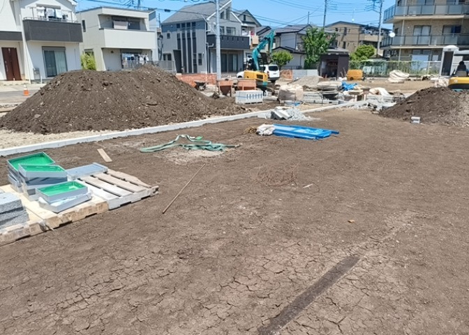 土地を買う際、住む地域の自治体や福祉の補助制度にも注目してみましょう。子供や老人の医療補助やゴミ出しのルールなど、自治体によってルールに大きな違いがあるため、暮らしやすい土地で判断するとよいでしょう。