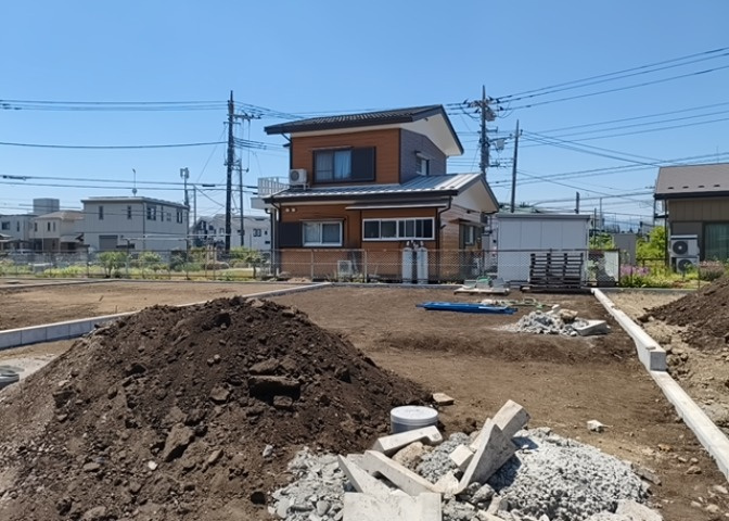 隣家の土地はどうなっているのか、生活利便施設が近くにあるのか、学校まで近いかなど、お客様のライフスタイルにあわせたイメージが重要です。また、近くにあると困る施設が近くにないかも確認するといいでしょう。