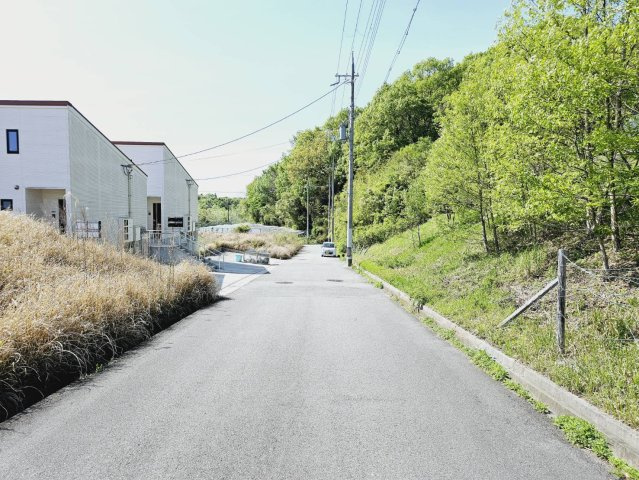 ■北東側道路幅員約6m公道に間口約34.0ｍ接面。