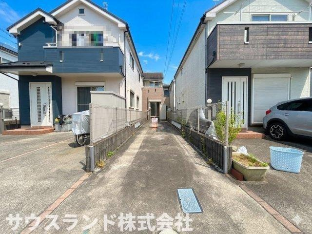 良好な住環境を守る、第一種低層住居専用地域に立地。自然と優れた都市機能を享受する魅力あふれる住環境です。