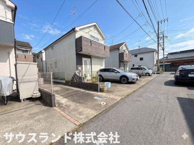 スーパーとコンビニが徒歩10分圏内に揃った便利な住環境。毎日のお買い物がしやすく、暮らしやすさを実感できる立地です。
