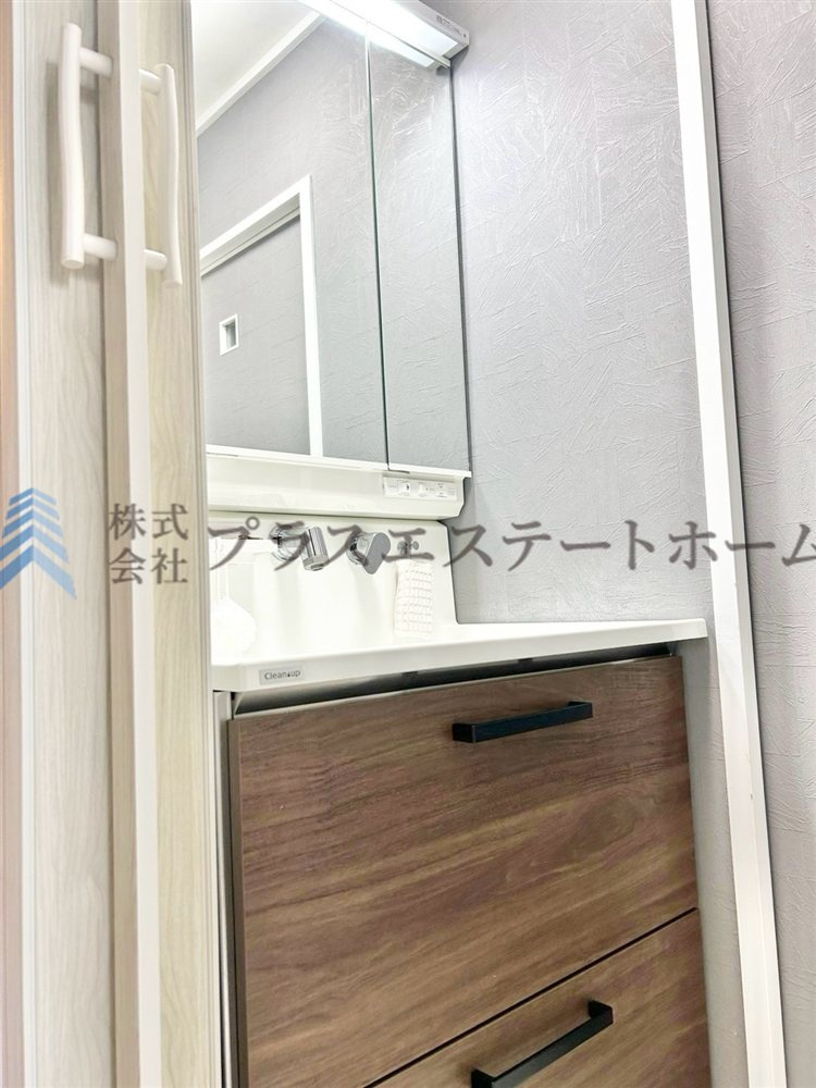 大型洗面器は、洗顔・洗髪はもちろん、つけ置き洗いなどにも便利です♪