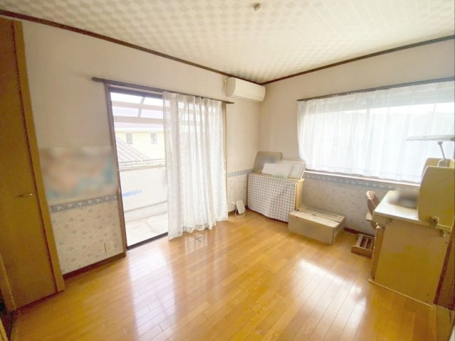 二面採光で明るく風通しの良い洋室！