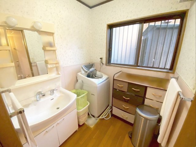 洗面脱衣所です！室内洗濯機置き場有り！